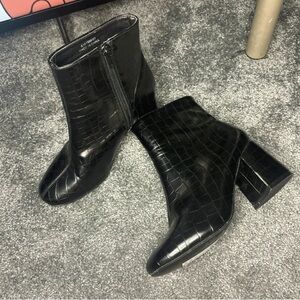 Chic Black Croc-Embossed Heeled Boots